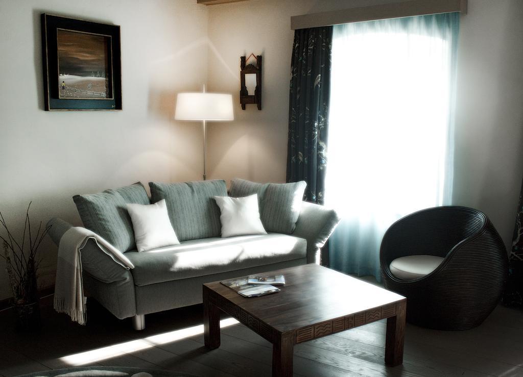La Belle Saison Bed and Breakfast Mollens  Habitación foto