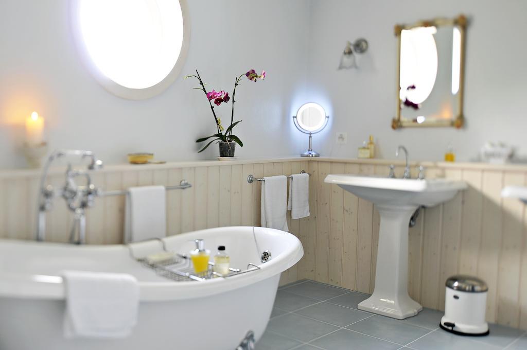 La Belle Saison Bed and Breakfast Mollens  Habitación foto